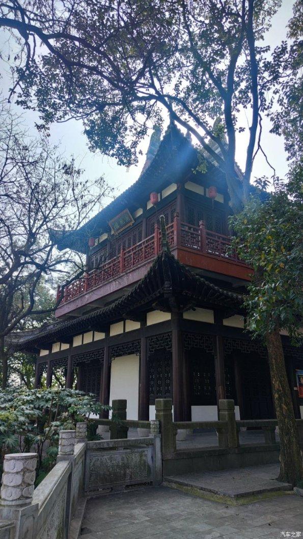 为什么家里的网别人能连上 而我的设备（电脑 笔记本 手机）不管有线无线都连不上 显示连上网络却没网？游戏画面